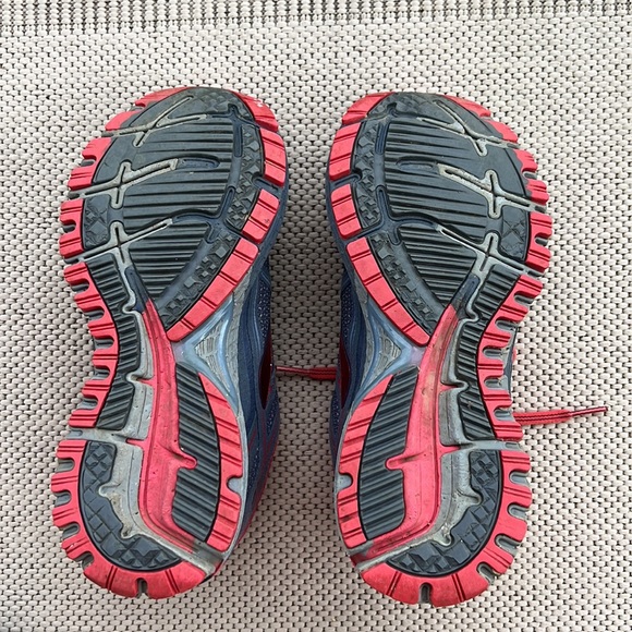 Brooks Women’s Adrenaline ASR-13 Sneakers - Picture 9 of 10